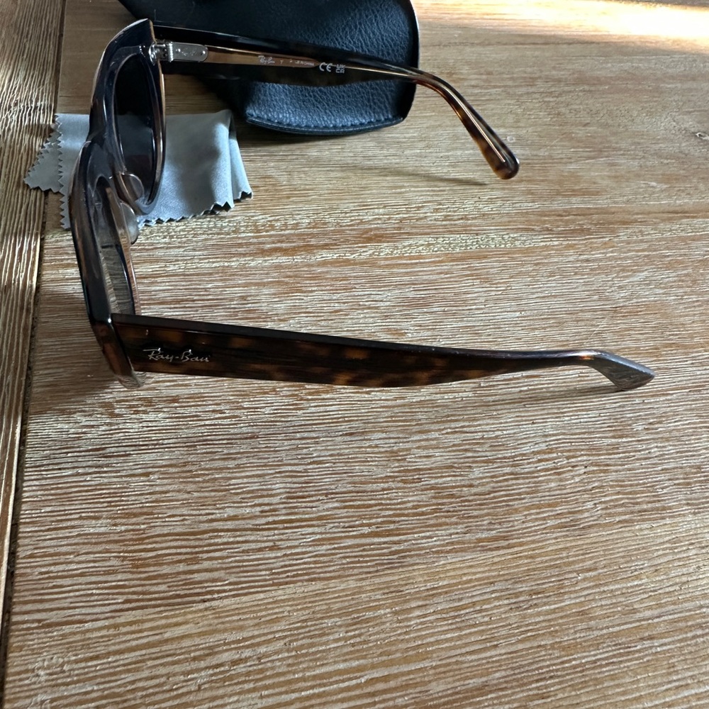 Ray Ban Doreen Sunglasses - Picture 3 of 5